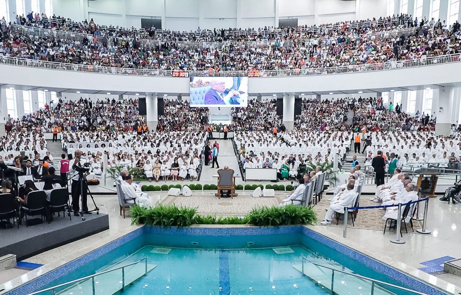 AD Belém batiza 1.541 novos membros