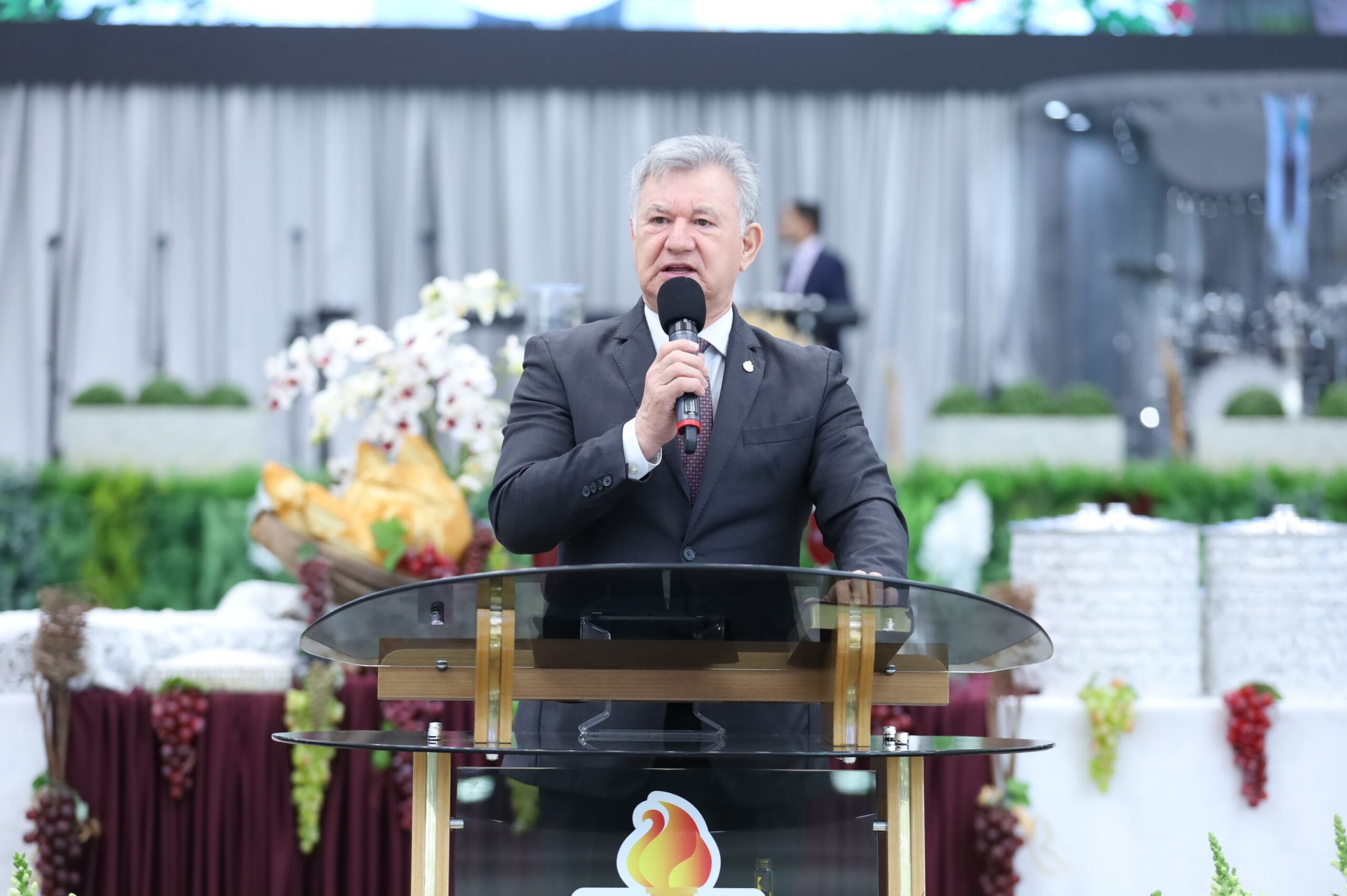 PASTOR WELLINGTON JUNIOR COMPLETA 73 ANOS